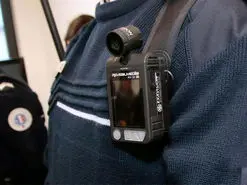 نصب دوربین روی لباس ماموران پلیس به کجا رسید؟