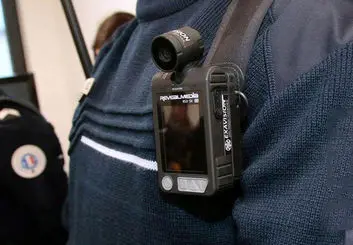 نصب دوربین روی لباس ماموران پلیس به کجا رسید؟