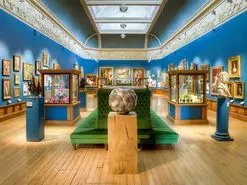 بازدید از موزه‌های هنری و تاثیر آن بر سلامت روان