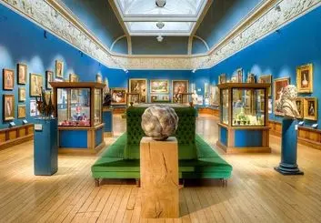 بازدید از موزه‌های هنری و تاثیر آن بر سلامت روان