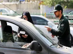 وقتی خانم مجری چادری هم پیامک کشف حجاب می‌گیرد