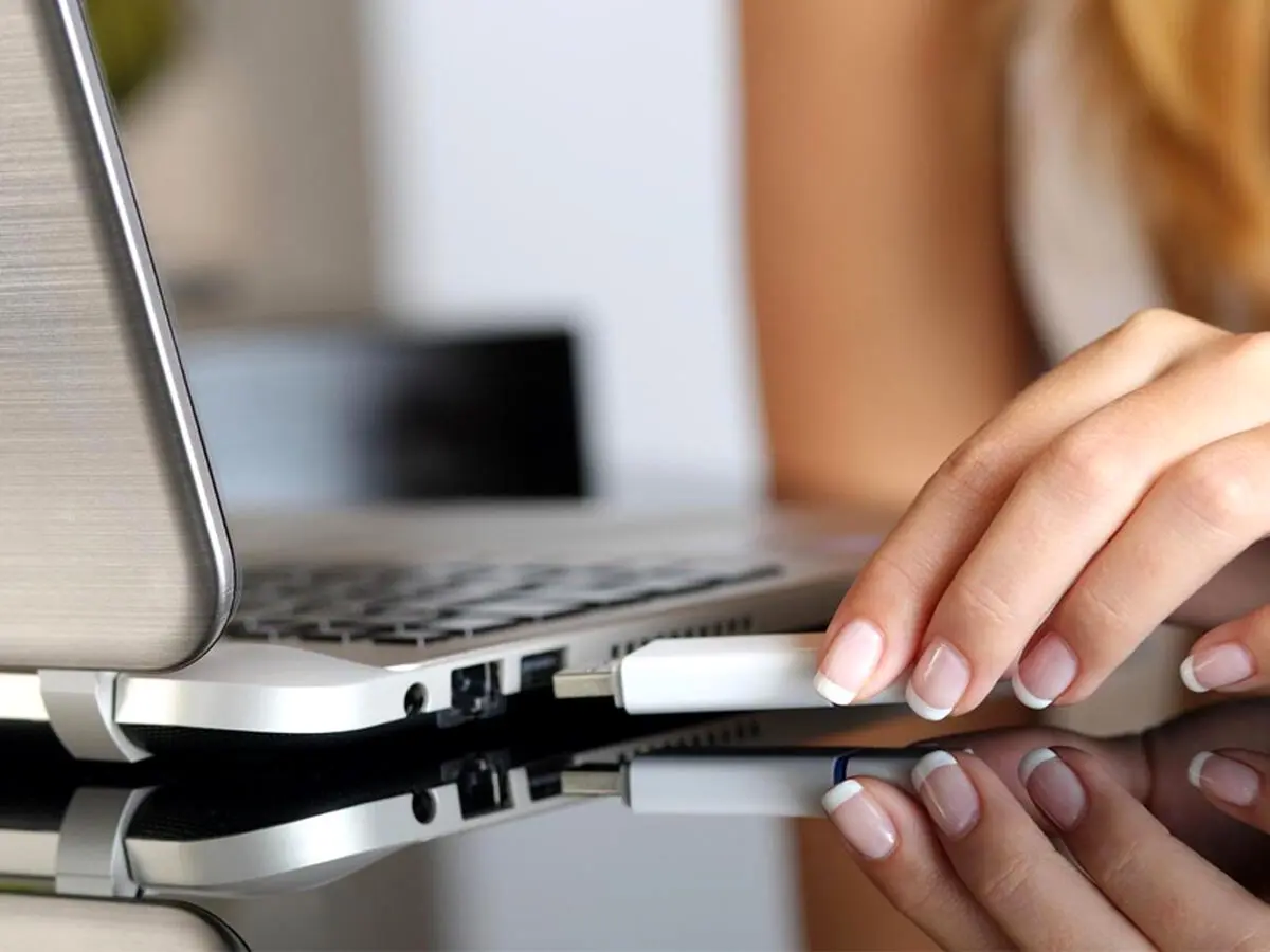 روش های باز کردن فلش USB بدون ویروسی شدن سیستم کامپیوتر