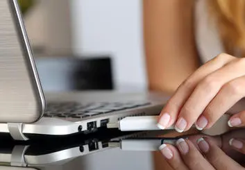 روش های باز کردن فلش USB بدون ویروسی شدن سیستم کامپیوتر