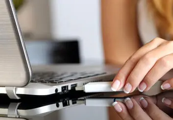 روش های باز کردن فلش USB بدون ویروسی شدن سیستم کامپیوتر