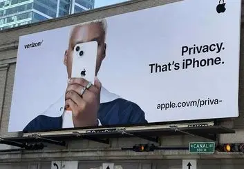 اشتباه تایپی در بیلبوردهای تبلیغاتی شرکت اپل | حقه دیجیتال مارکتینگ یا ...