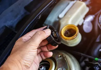 زمان تعویض روغن ترمز و تشخیص کم بودن روغن ترمز خودرو