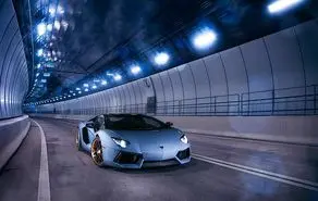 کلیپی عجیب از لامبورگینی که قوانین جاذبه را نقض کرد