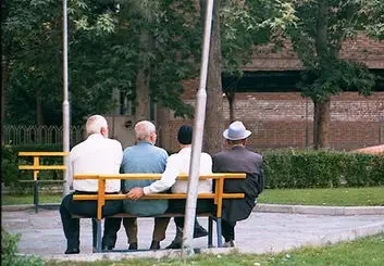 پرداخت حقوق فروردین بازنشستگان بر مبنای پارسال | حکم ابلاغ نشده است