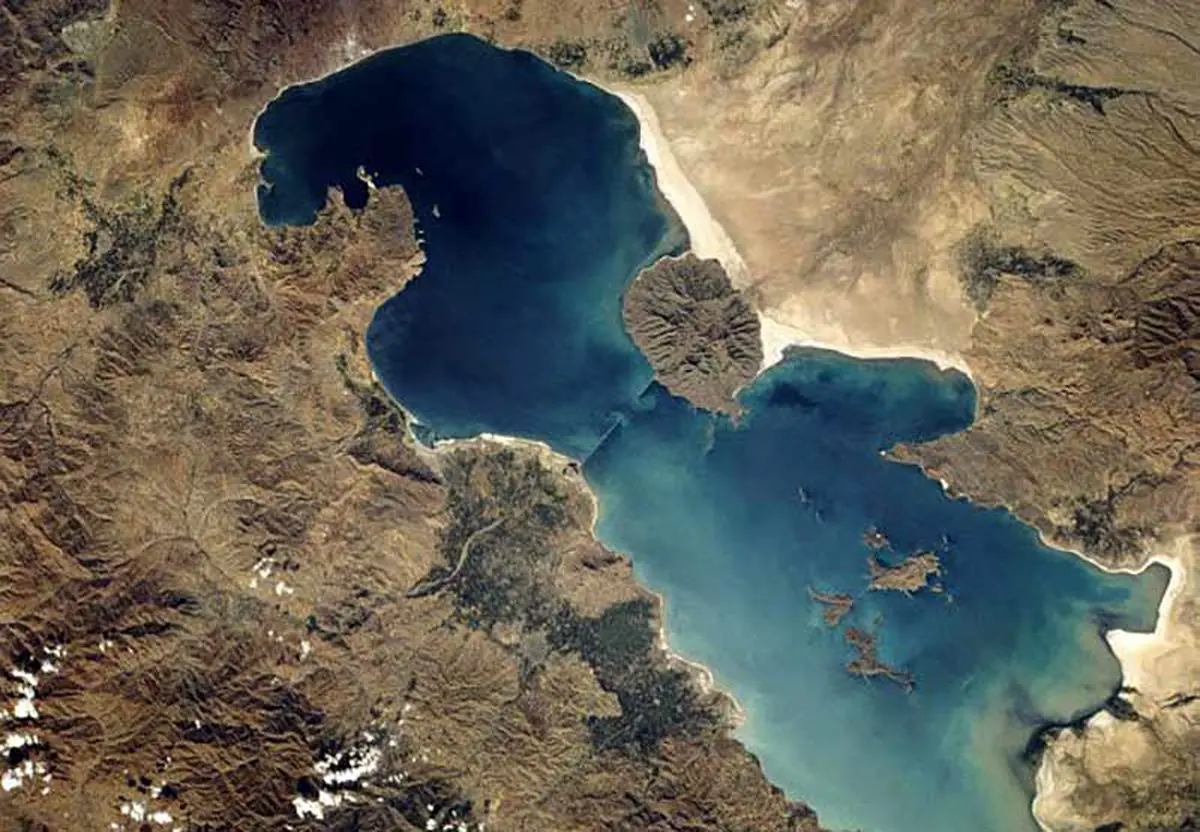 google earth اسرار دریاچه ارومیه را فاش کرد