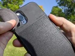 در تمیز کردن لنز دوربین گوشی های هوشمند چه کارهایی نباید انجام داد