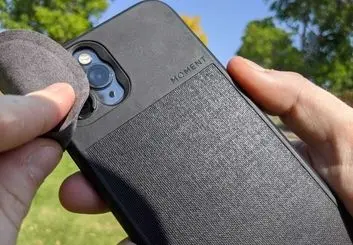 در تمیز کردن لنز دوربین گوشی های هوشمند چه کارهایی نباید انجام داد