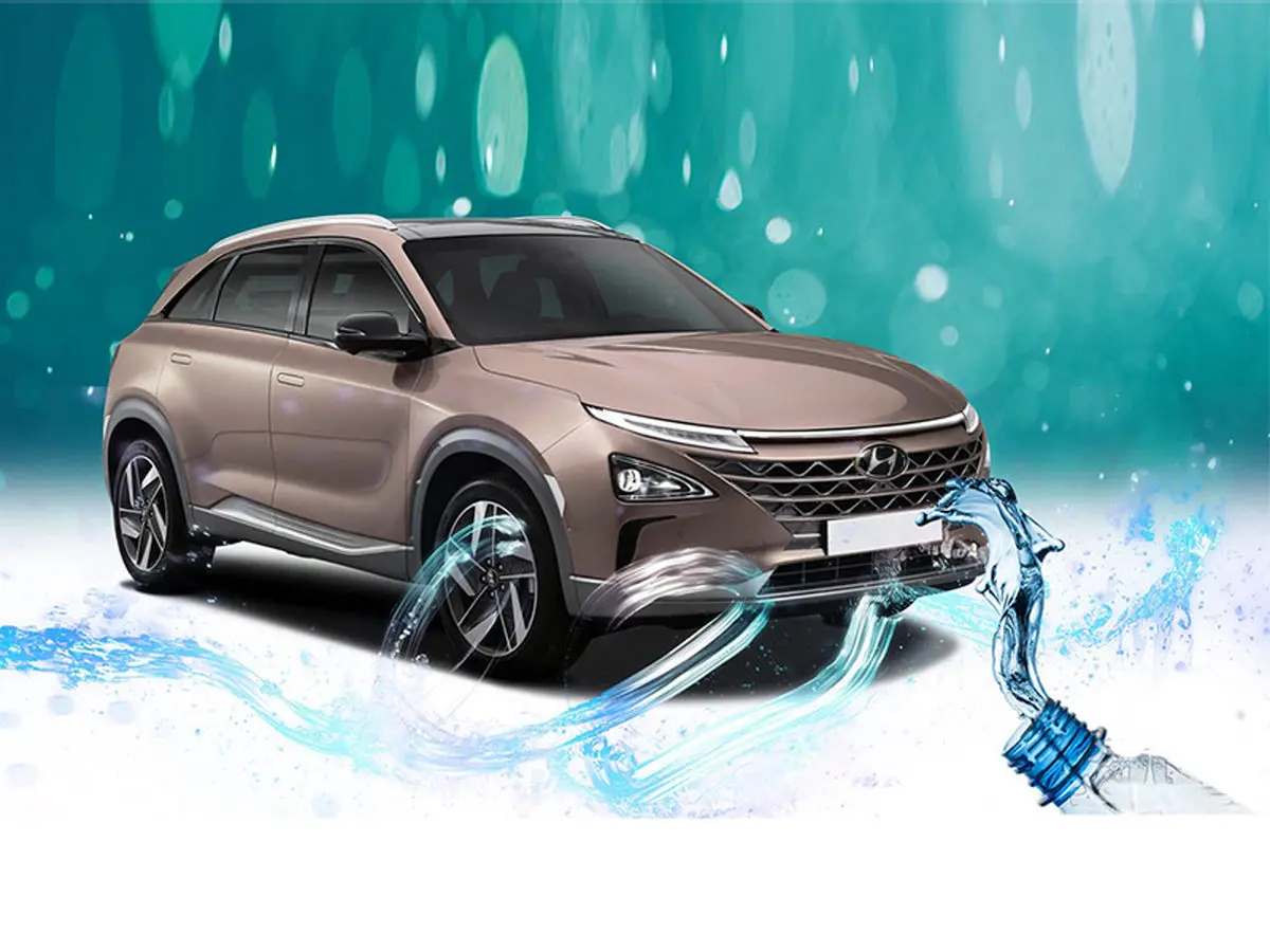 ۶ ماشین پلیس در کرج با آب کار می‌کنند