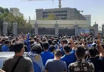 راهکار جدید معترضین در خیابانها برای برقراری ارتباط در زمان قطعی اینترنت بین الملل