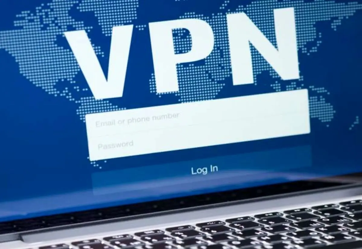 احمدی نژاد: همان هایی که فیلتر می کنند، فیلترشکن می فروشند!