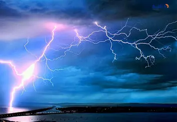 نحوه شکل‌گیری رعدوبرق