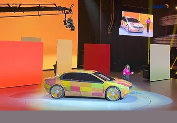 طرح اولیه خودرویی که حرف می زند و تغییر رنگ می دهد