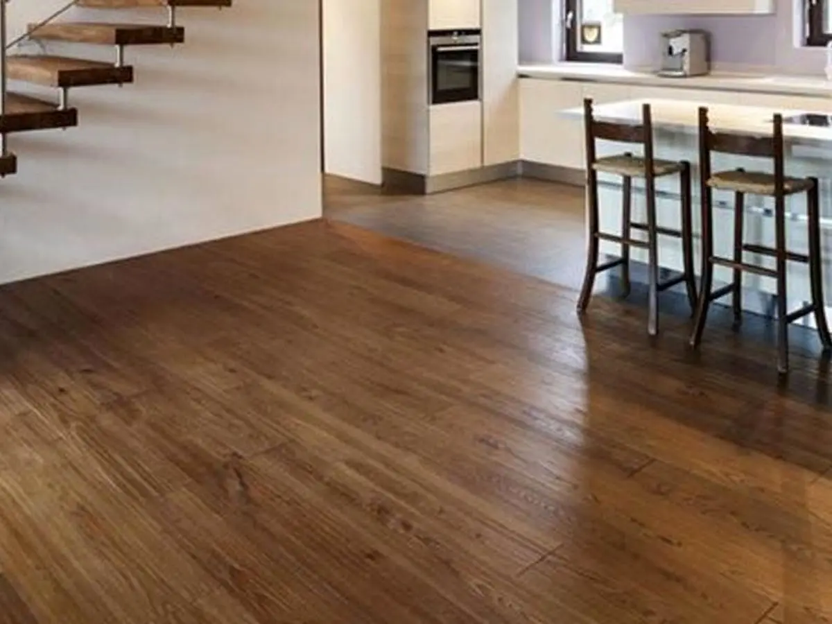 تغییر دکوراسیون داخلی جذاب با دیوار پوش و پارکت لمینت