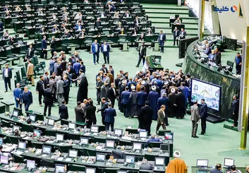 درگیری دو نماینده بر سر طرح صیانت؛ چه کسانی می خواهند مردم را کف خیابان بیاورند؟