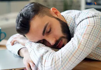 چرت‌های طولانی‌تر از 30 دقیقه ریسک ابتلا به چاقی و فشار خون بالا را افزایش می‌دهند