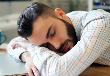 چرت‌های طولانی‌تر از 30 دقیقه ریسک ابتلا به چاقی و فشار خون بالا را افزایش می‌دهند