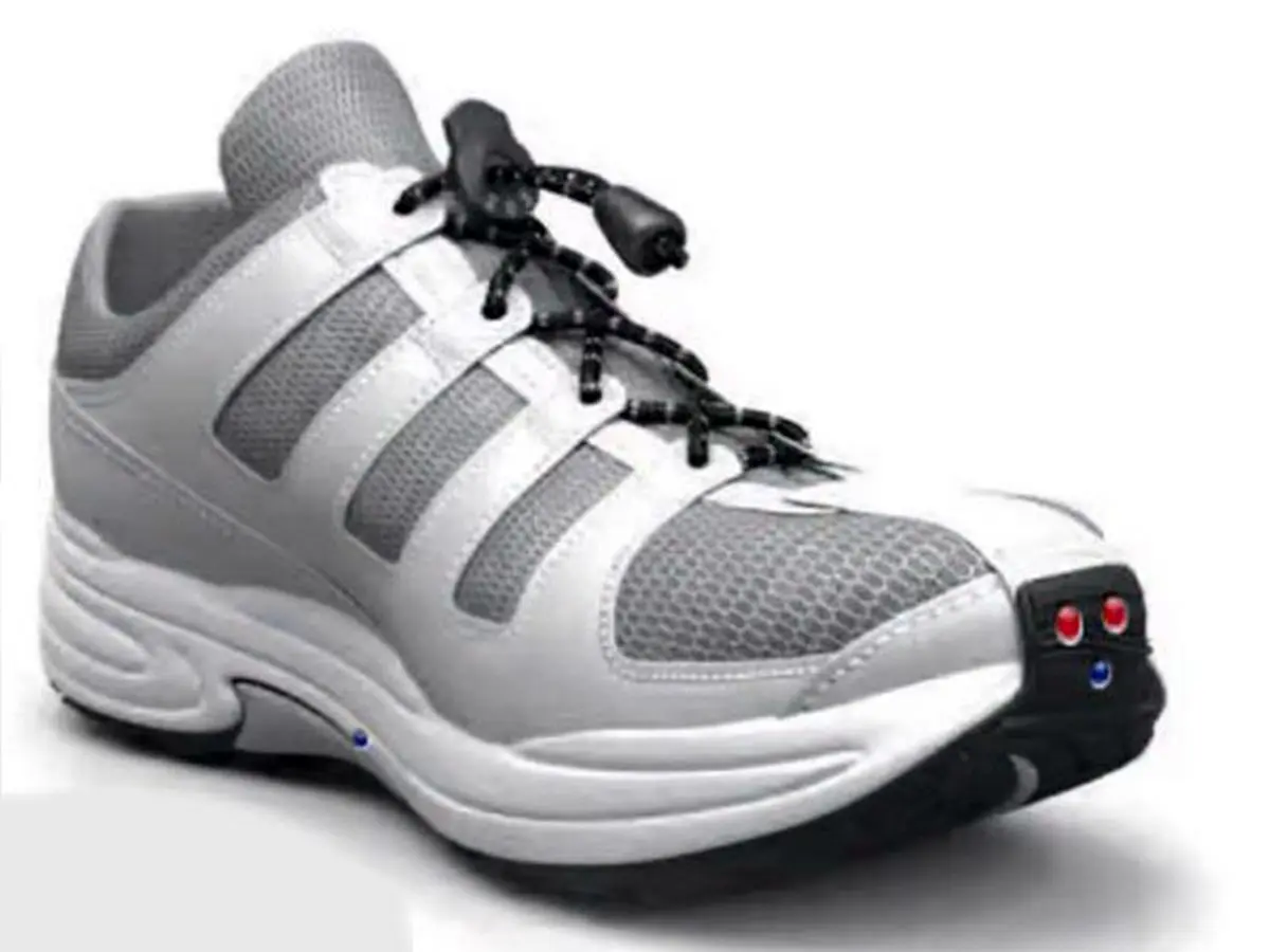 کفش‌های هوشمند بهترین جایگزین عصای سفید برای نابینایان