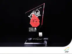 تندیس سفیر اهدای خون ایران به مدیرعامل همراه اول اهدا شد