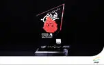 تندیس سفیر اهدای خون ایران به مدیرعامل همراه اول اهدا شد