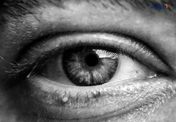 یک تغییر پنهان در چشمان شما می تواند اولین نشانه از دست دادن شنوایی باشد