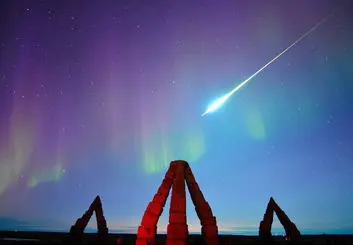 تصویر روز ناسا: آذرگوی بر فراز ایسلند