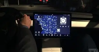 داشبورد عجیب خودروی تسلا مدل ۳