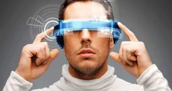 بینایی مرد نابینا پس از ۲۰ سال به کمک عینک هوشمند