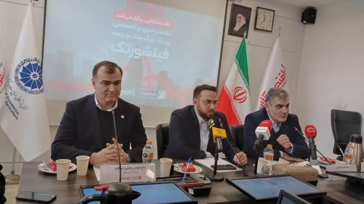 از استاندارهای مالی جهانی فاصله بسیار داریم