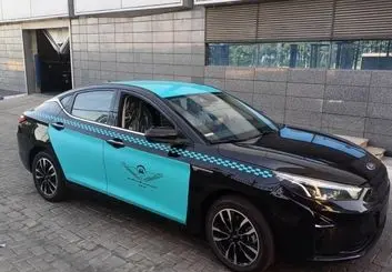 آغاز فعالیت تاکسی‌های برقی در شهر فرودگاهی امام 