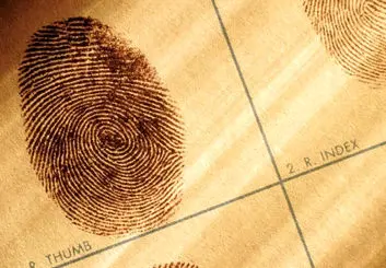 کشف جدید محققان با هوش مصنوعی: اثر انگشت‌های ما ظاهراً منحصربه‌فرد نیست!