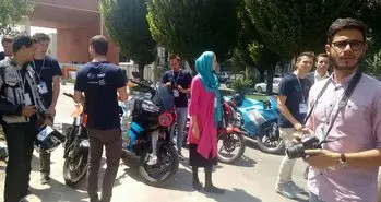 دانشجویان هلندی موتورسیکلت الکتریکی خود را به تهران آوردند