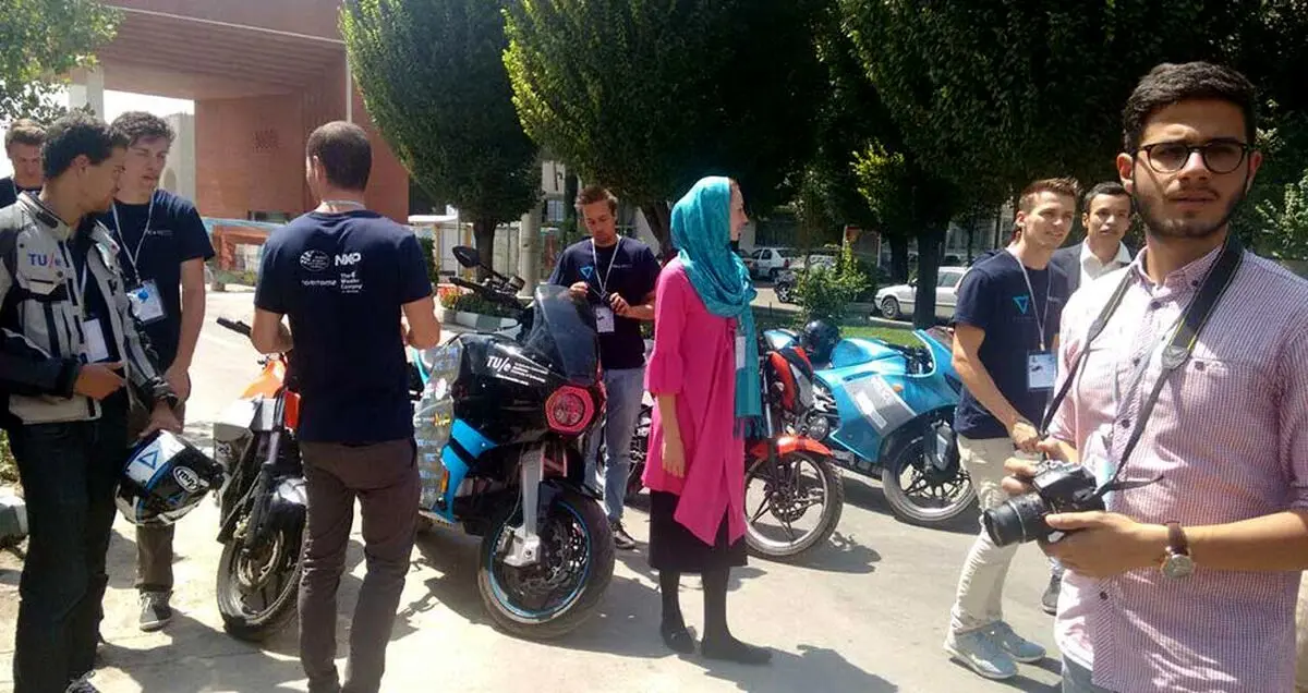 دانشجویان هلندی موتورسیکلت الکتریکی خود را به تهران آوردند