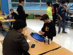 رکورد کم تر از پنج ثانیه برای حل مکعب روبیک توسط یک پسر بچه چهارده ساله!