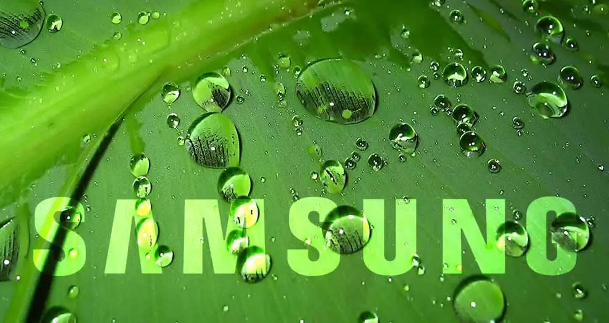 تصویری که ضد آب بودن گوشی Galaxy Note 7 را اثبات می کند