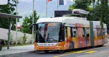 شارژ ۱۵ ثانیه ای اتوبوس برقی در هر ایستگاه