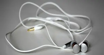 پیچ‌خوردگی سیم‌های هدفون علت ریاضی دارد
