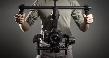 تماشا کنید؛ نگهدارنده دوربینی که بر جاذبه غلبه می کند