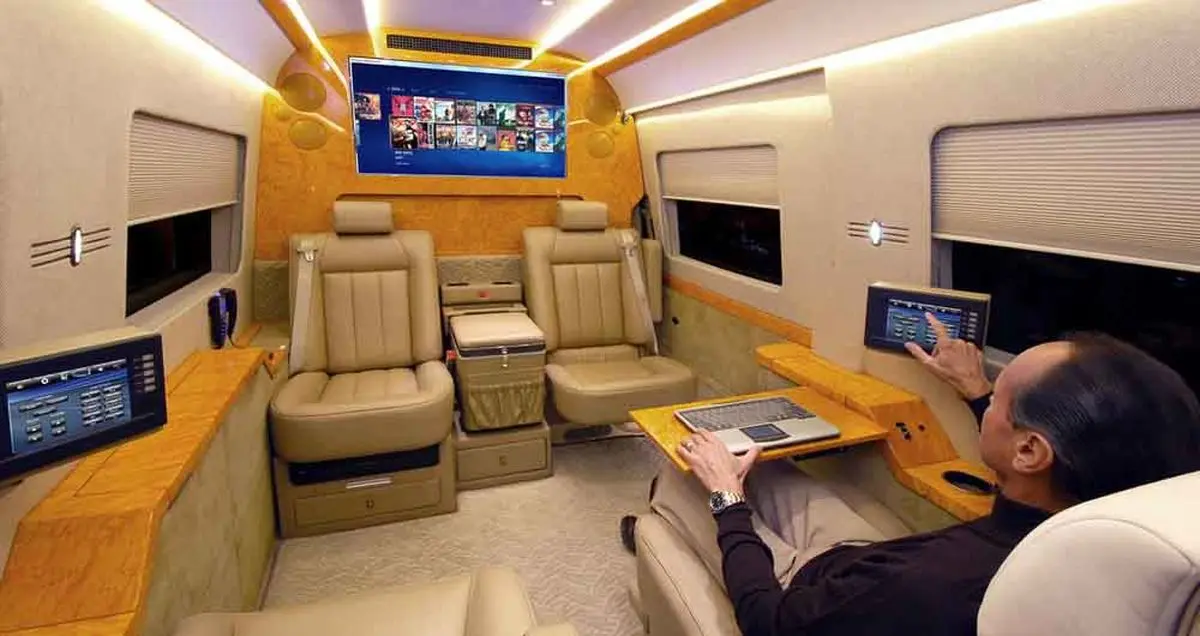 دفترکار به داخل خودروهای بنز اضافه می‌شود