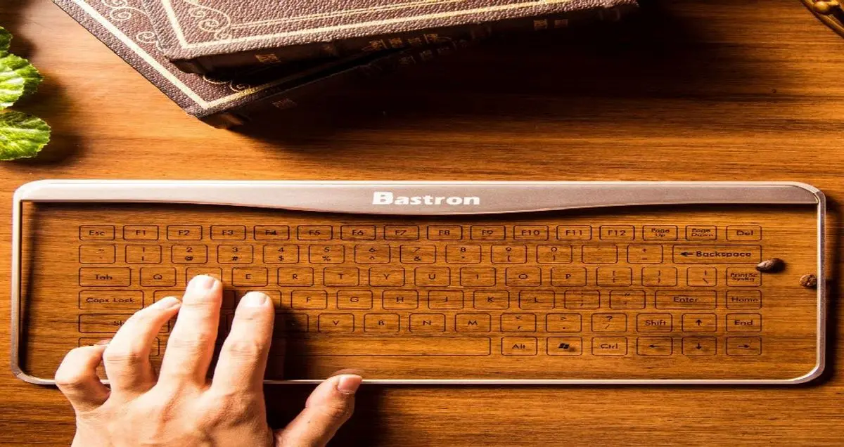 صفحه‌کلید شیشه ای بدون کلید وارد می‌شود