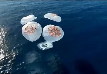 فضانوردان از مدار قطبی فضا به زمین بازگشتند
