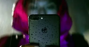 تماشا کنید؛ تست ضد آب بودن آیفون