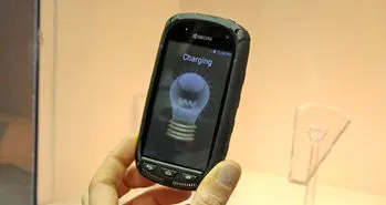 شارژ خورشیدی گوشی از طریق صفحه‌نمایش