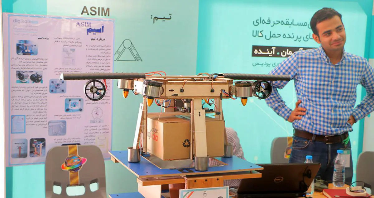 ربات های پرنده حاضر در مسابقه حمل کالا