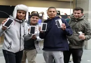 مردم در خرید آیفون ۷ عجله نکنند