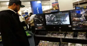 دلیل تمایل مردان جوان به بازی های کامپیوتری به جای کار و شغل چیست؟