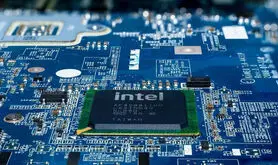 کاهش 11 درصدی درآمد بازار نیمه‌رساناها در سال 2023؛ اینتل دوباره اول شد